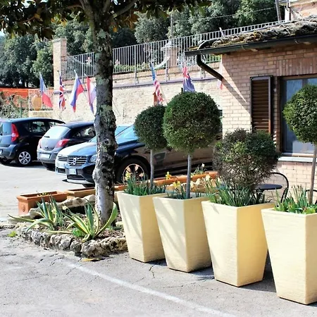 Готель Porta Romana - Lucehotels