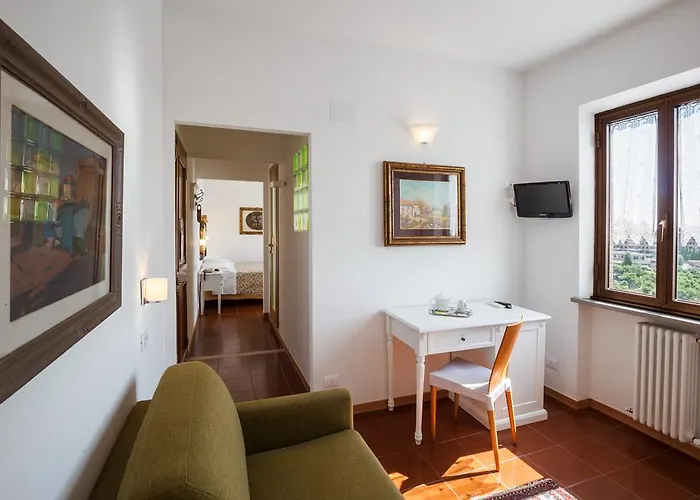 Porta Romana - Lucehotels Готель 3*