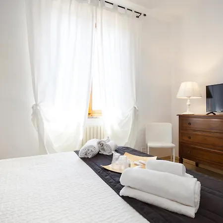 Готель Porta Romana - Lucehotels 3*