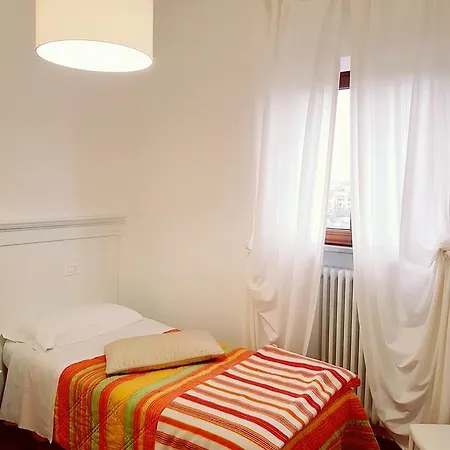 Готель Porta Romana - Lucehotels